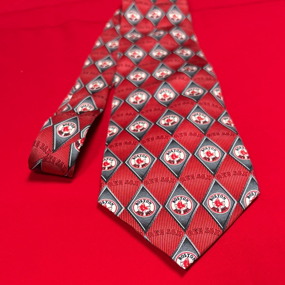 Eagle silk Red Sox tie!
